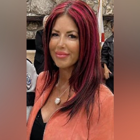 SWAROVSKI crystal Locket  New in box, never worn. - Picture 4 of 8